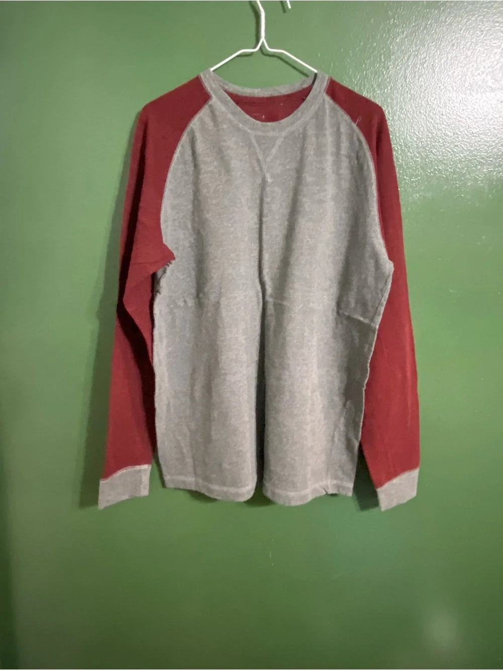 Men's Two-Tone Raglan Sweater - Gray & Red
